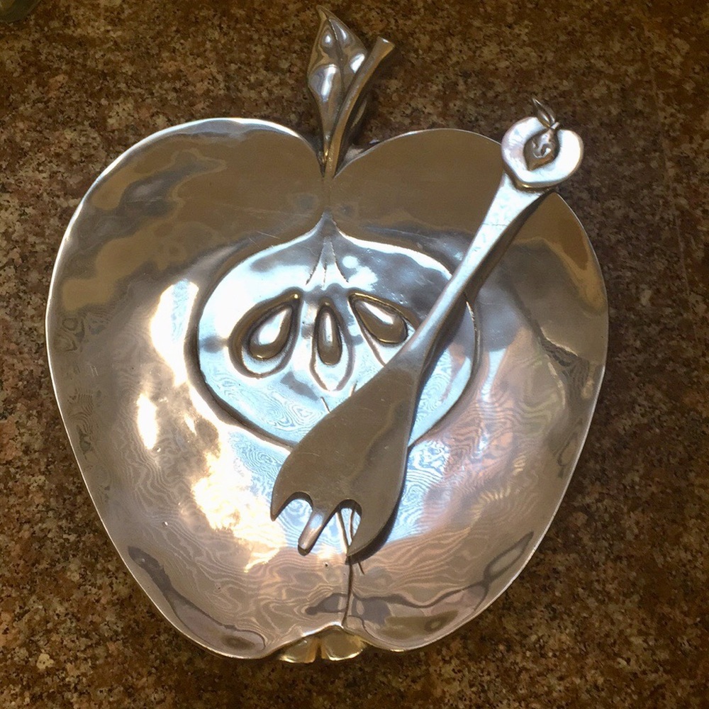 Mariposa Apple Serving Plate 🦋
